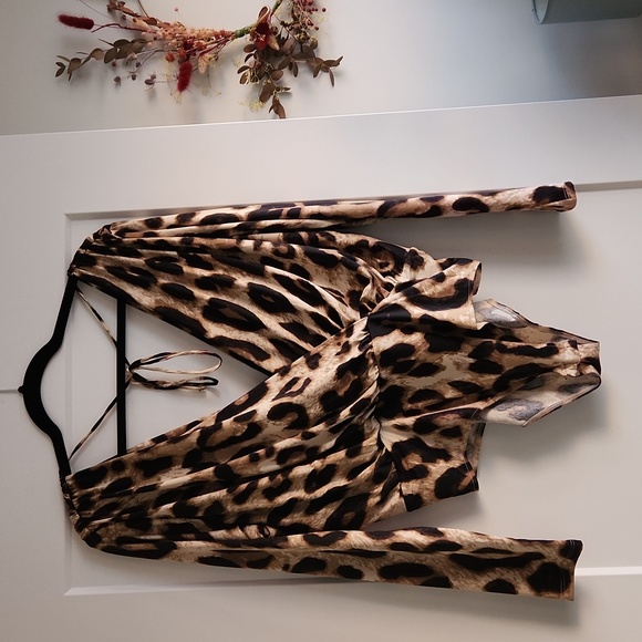🐆H&M🐆 Leopard print deep V draped bodysuit, size L - Picture 1 of 8
